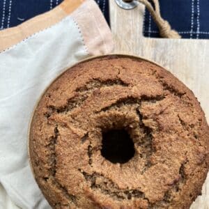 Bolo de laranja e tâmara