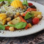 Salada de berinjela assada com legumes e especiarias