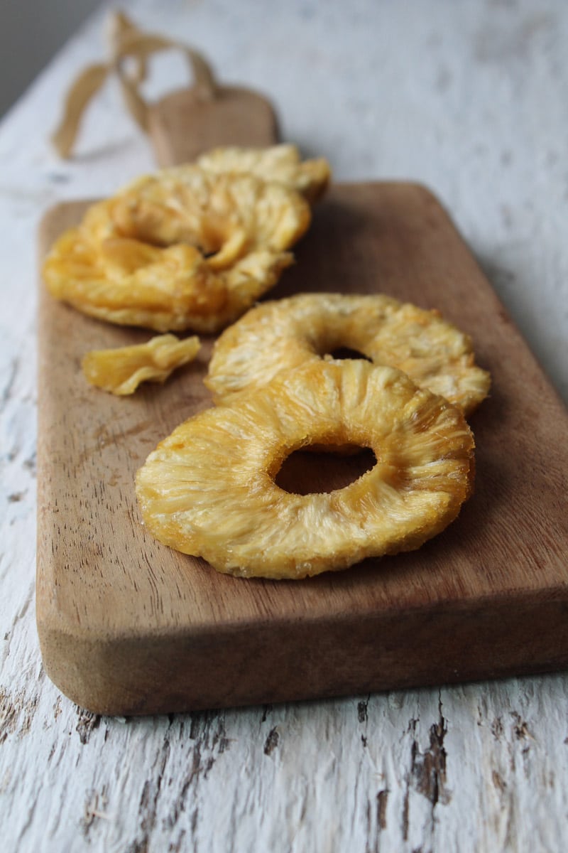 Bolinhas de tâmara e abacaxi desidratado