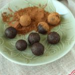Bolinhas de tâmara, amêndoa e raspas de laranja