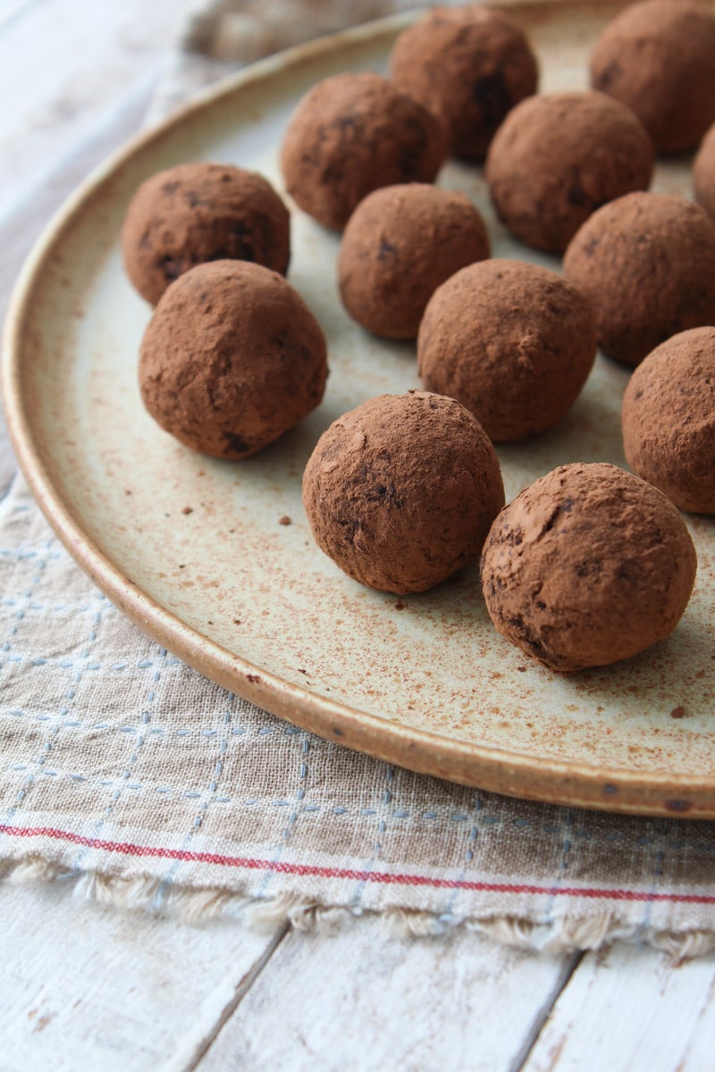 Bolinhas de tâmara, aveia, cacau e café