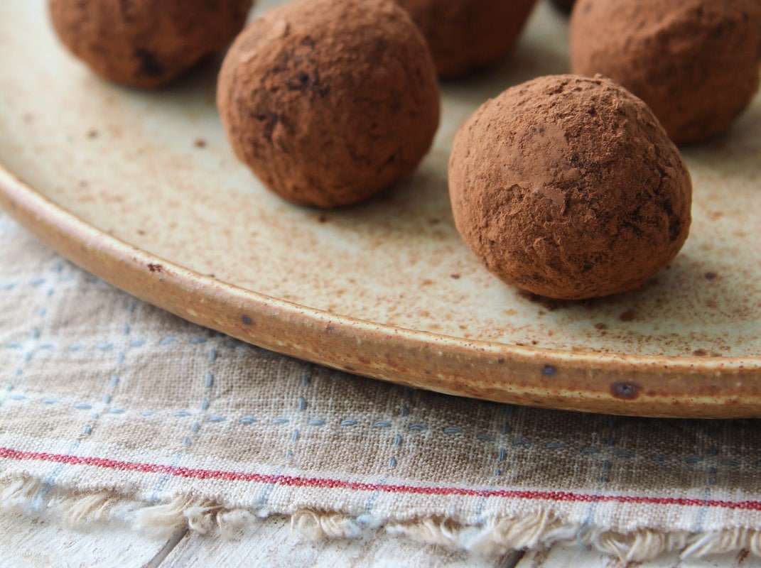 Bolinhas de tâmara, aveia, cacau e café