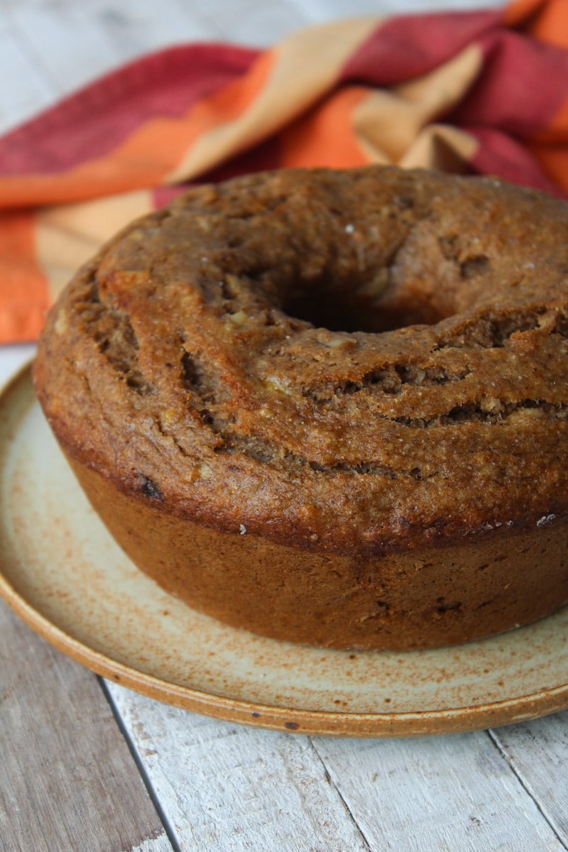 Bolo de banana com castanha do Pará