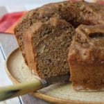 Bolo de banana com castanha do Pará