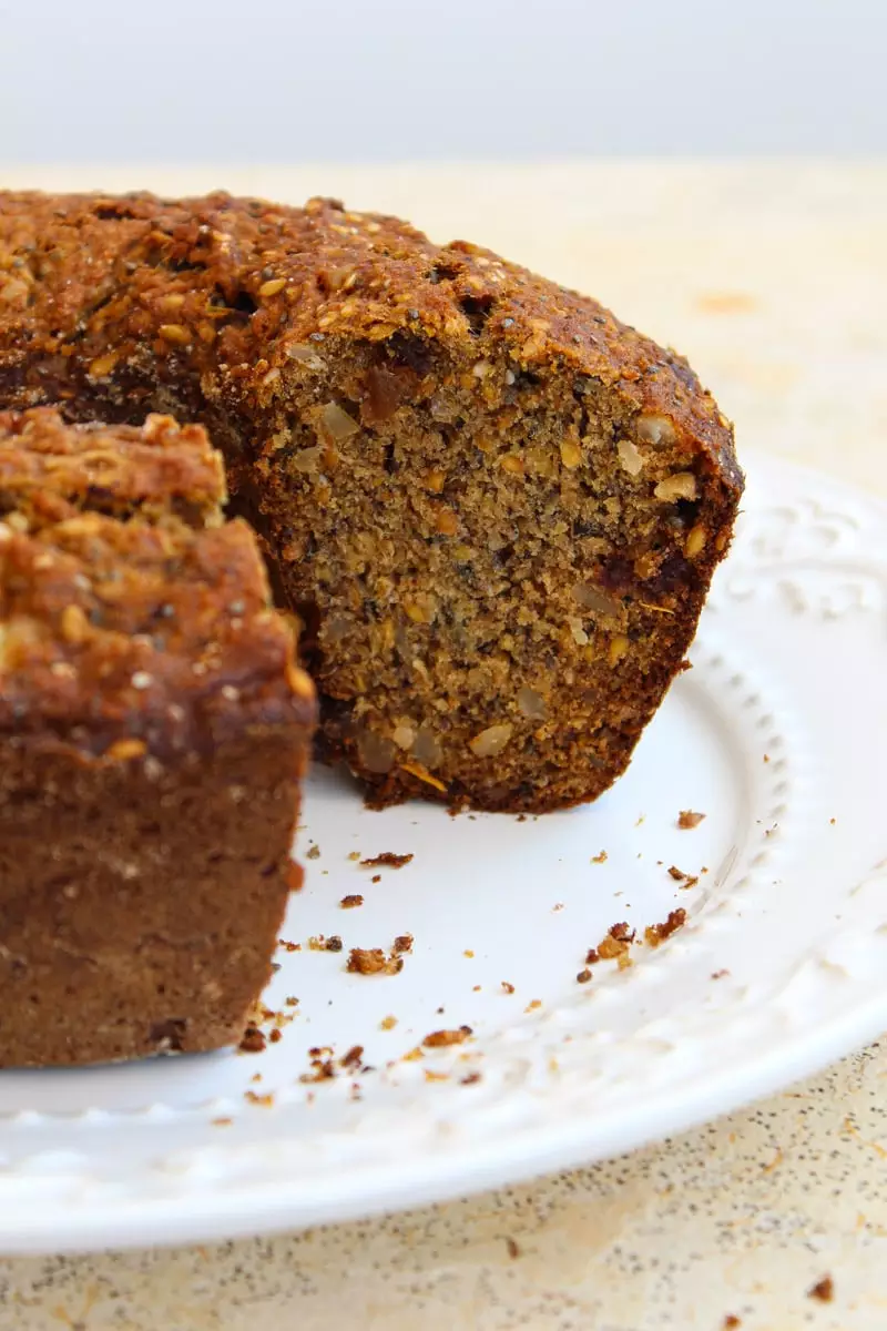 Bolo de banana com sementes e nozes - Santo Legume