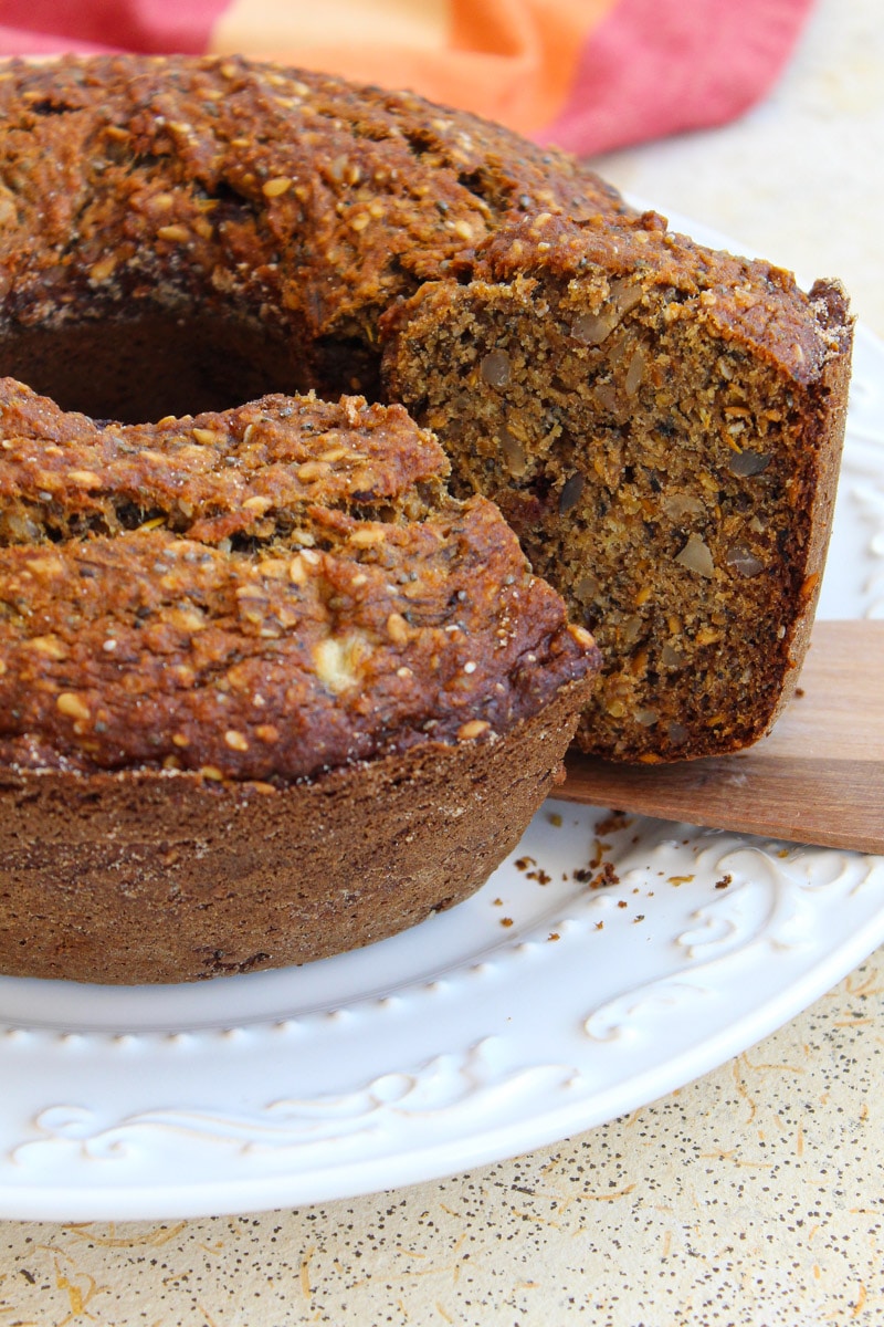 Bolo de banana com sementes e nozes - Santo Legume