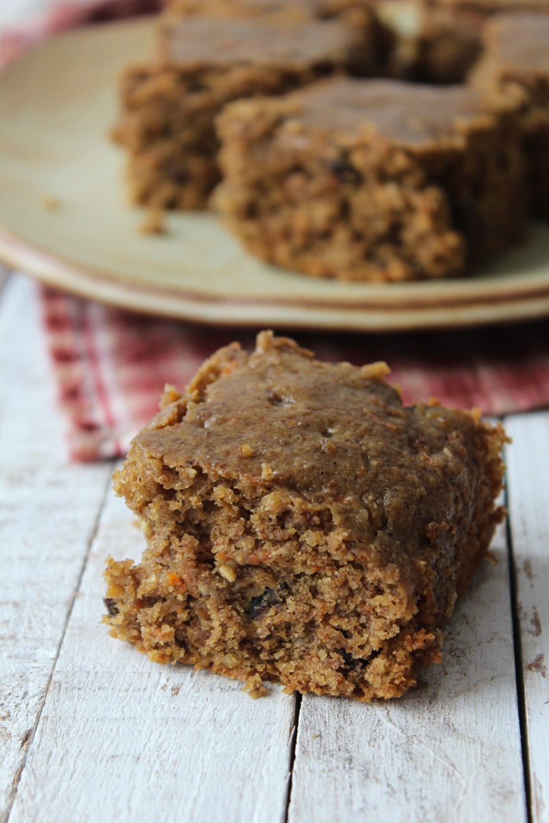 Bolo de cenoura e frutas secas