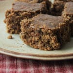 Bolo de cenoura e frutas secas