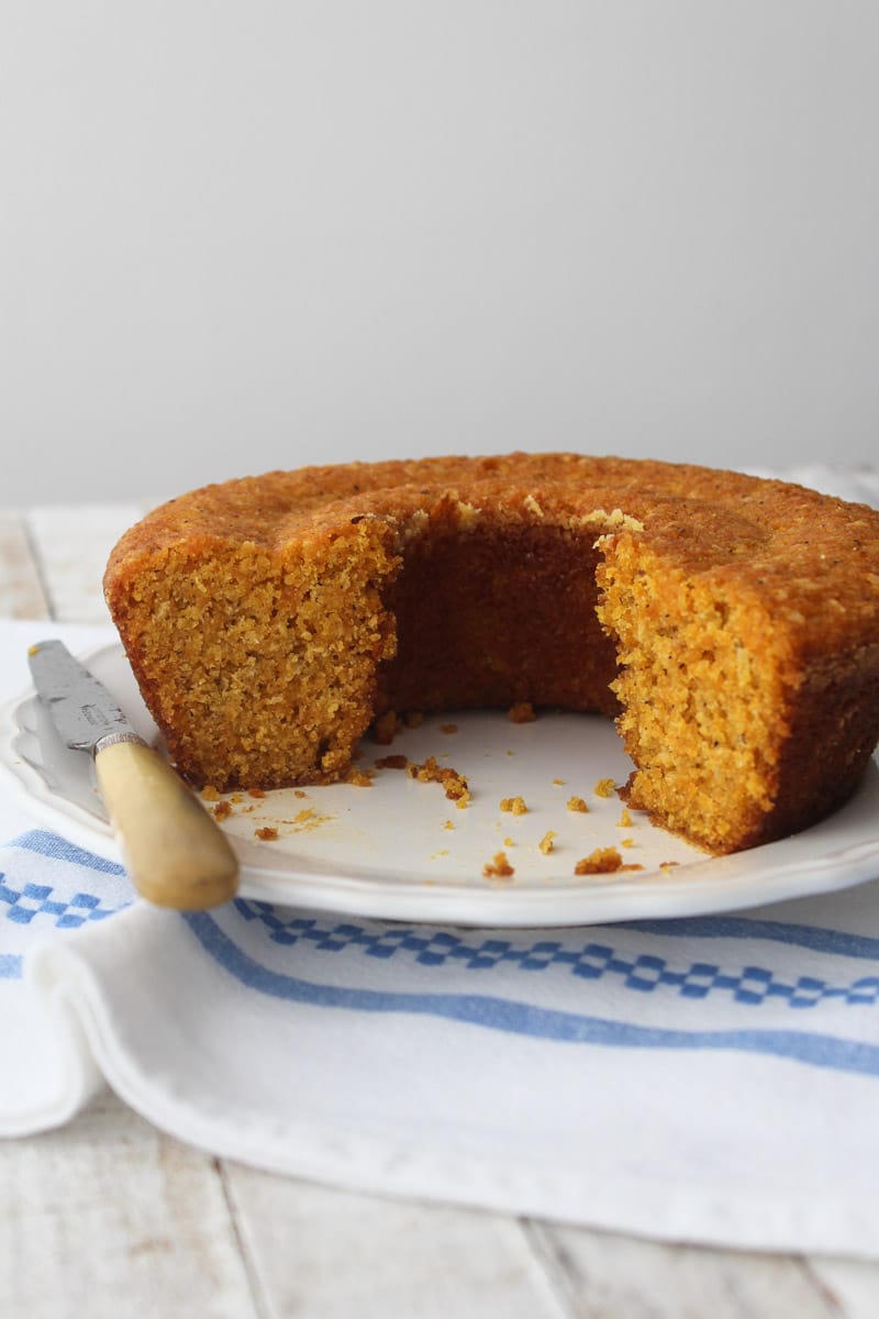Bolo de cenoura e coco sem glúten - vegano