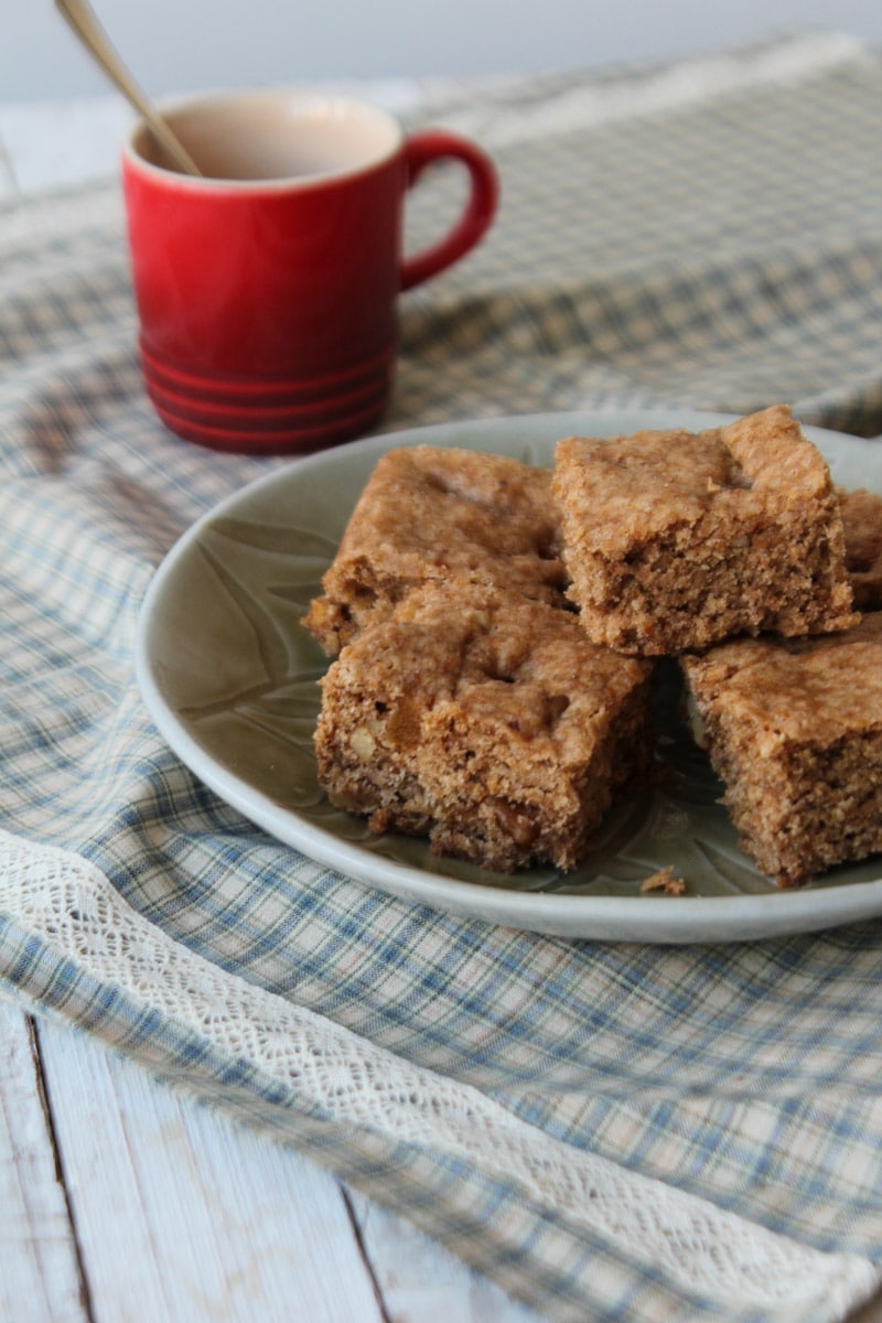 Bolo de damasco seco, gengibre e nozes