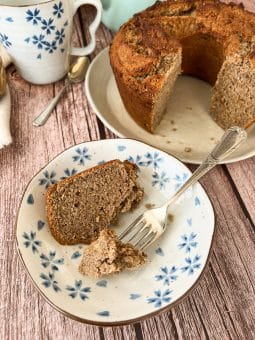 Bolo de banana com manteiga de amendoim