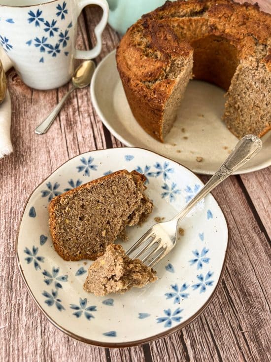 Bolo de banana com manteiga de amendoim