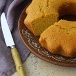 Bolo de fubá e limão