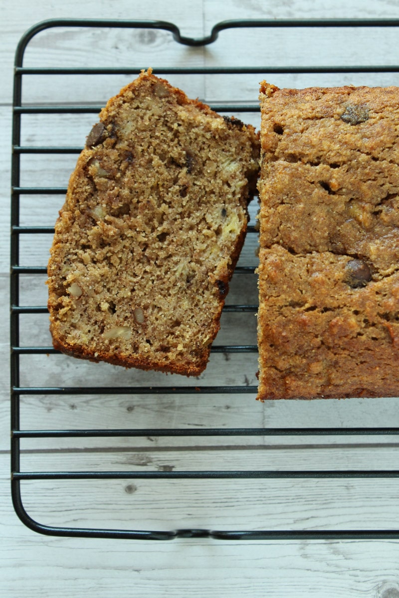 Bolo de banana, quinua e maçã