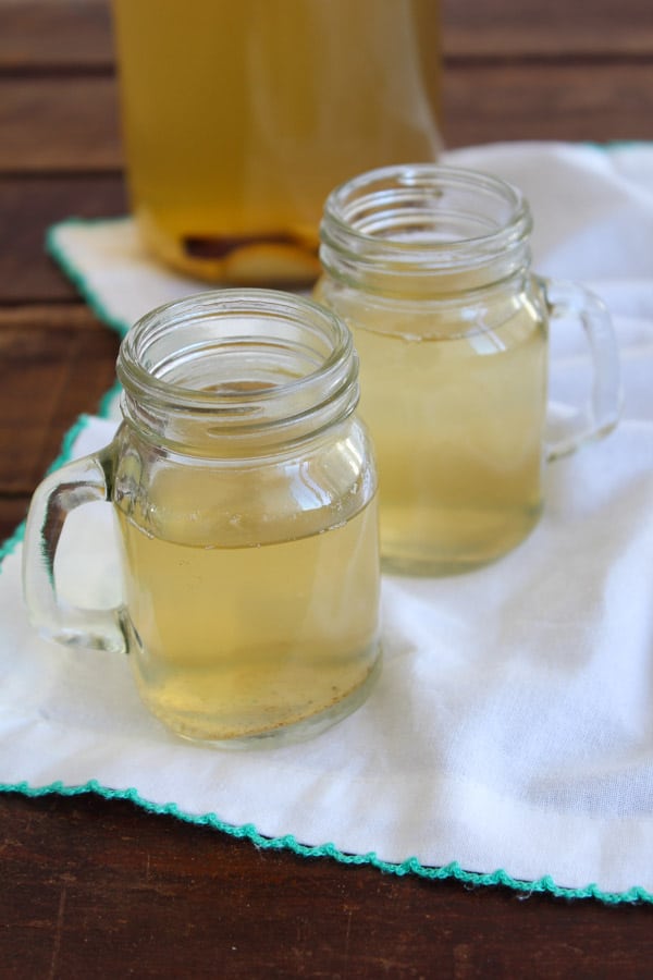 Chá de casca de abacaxi com especiarias