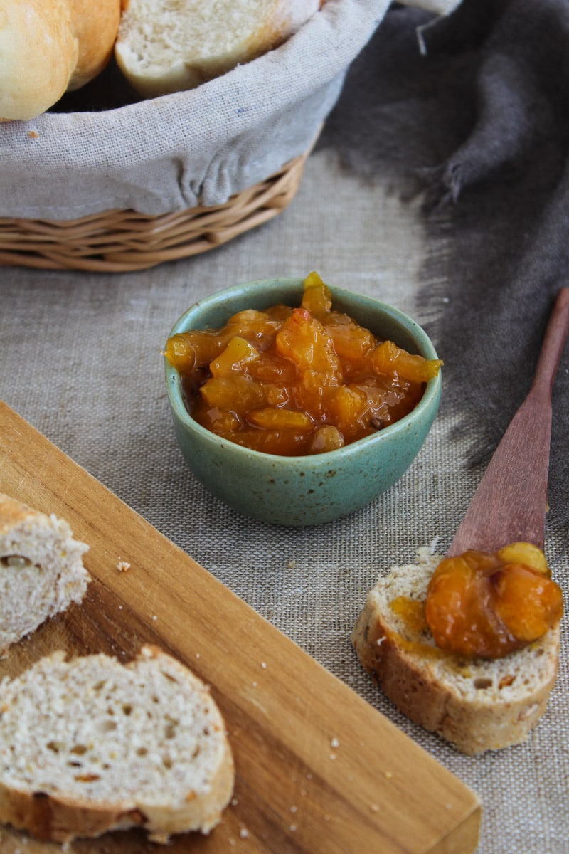 Chutney de manga com pimenta rosa