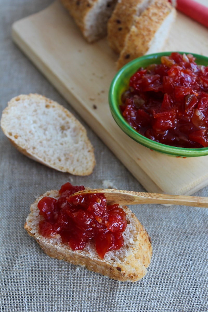 Chutney de tomate com passas e amêndoas