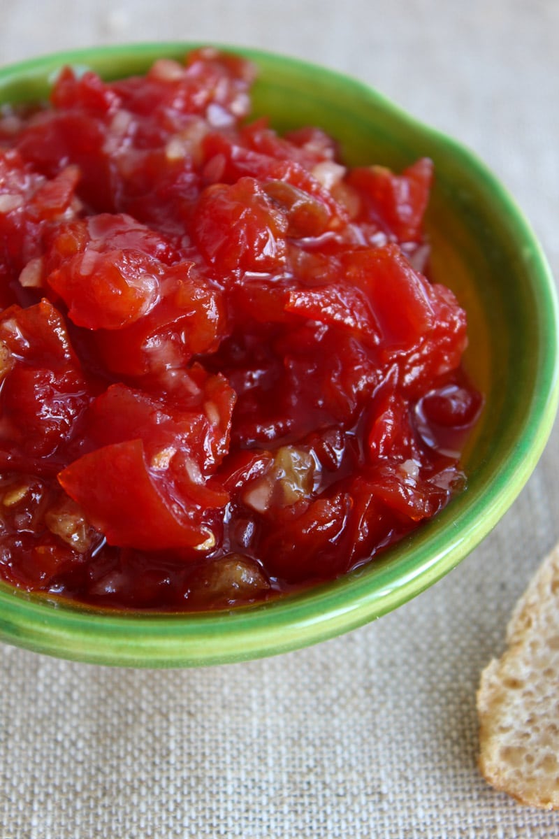 Chutney de tomate com passas e amêndoas