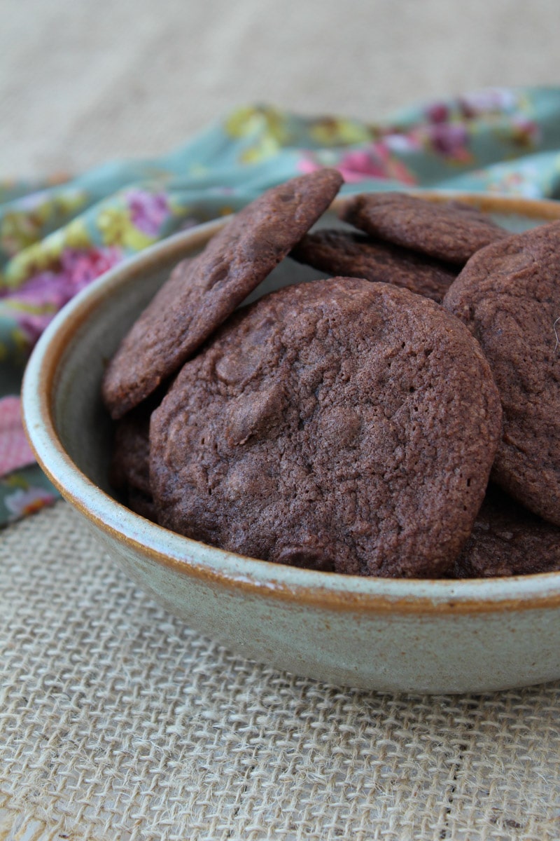 Cookies de chocolate com gotas de chocolate