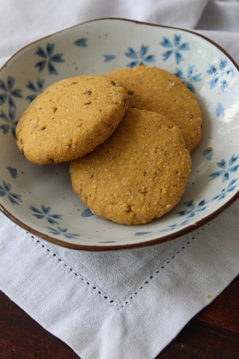 Cookies de fubá e erva-doce