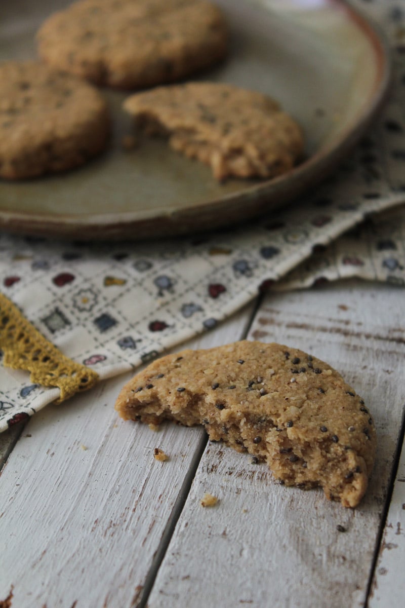 Cookies de castanha e melado - veganos, sem glúten e sem lactose