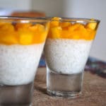 Creme de tapioca e leite de coco com manga e maracujá