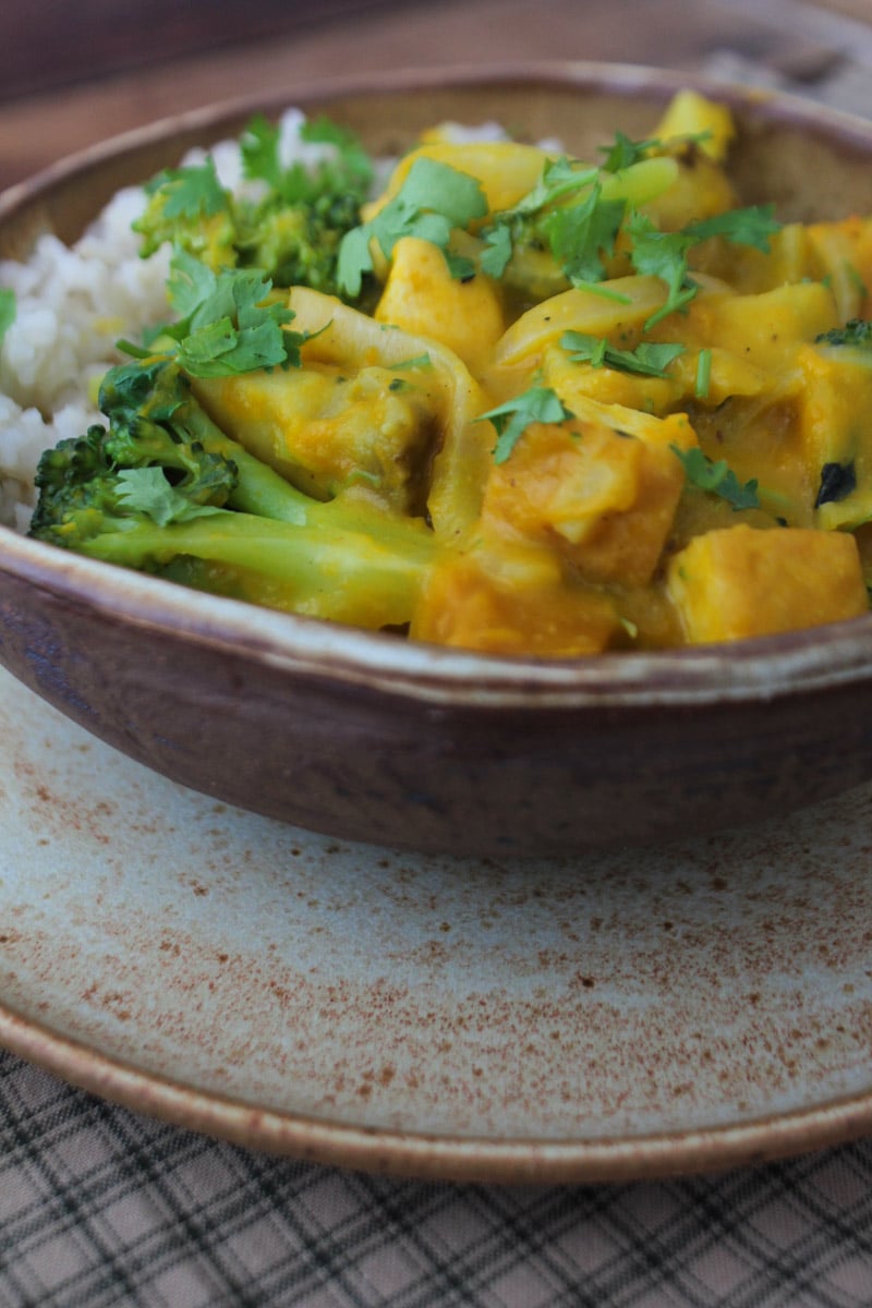 Curry de abóbora, tofu e brócolis