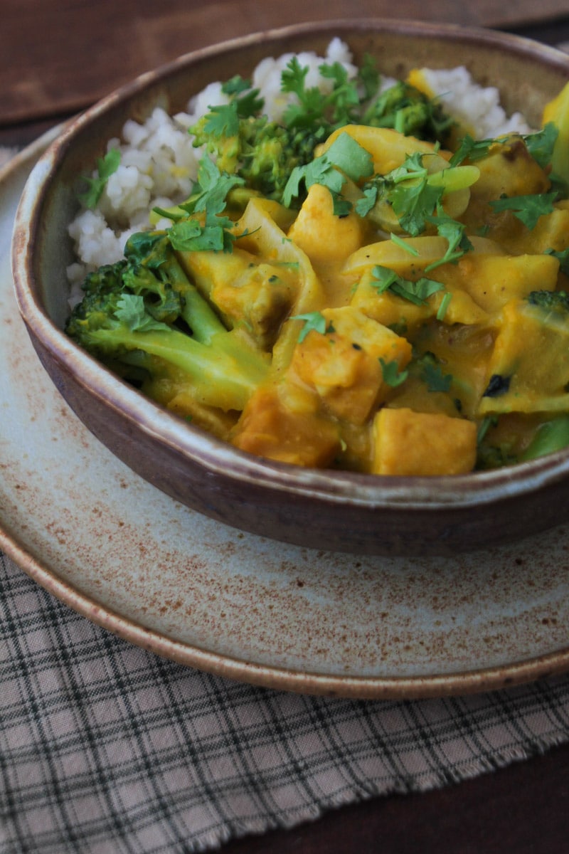 Curry de abóbora, tofu e brócolis