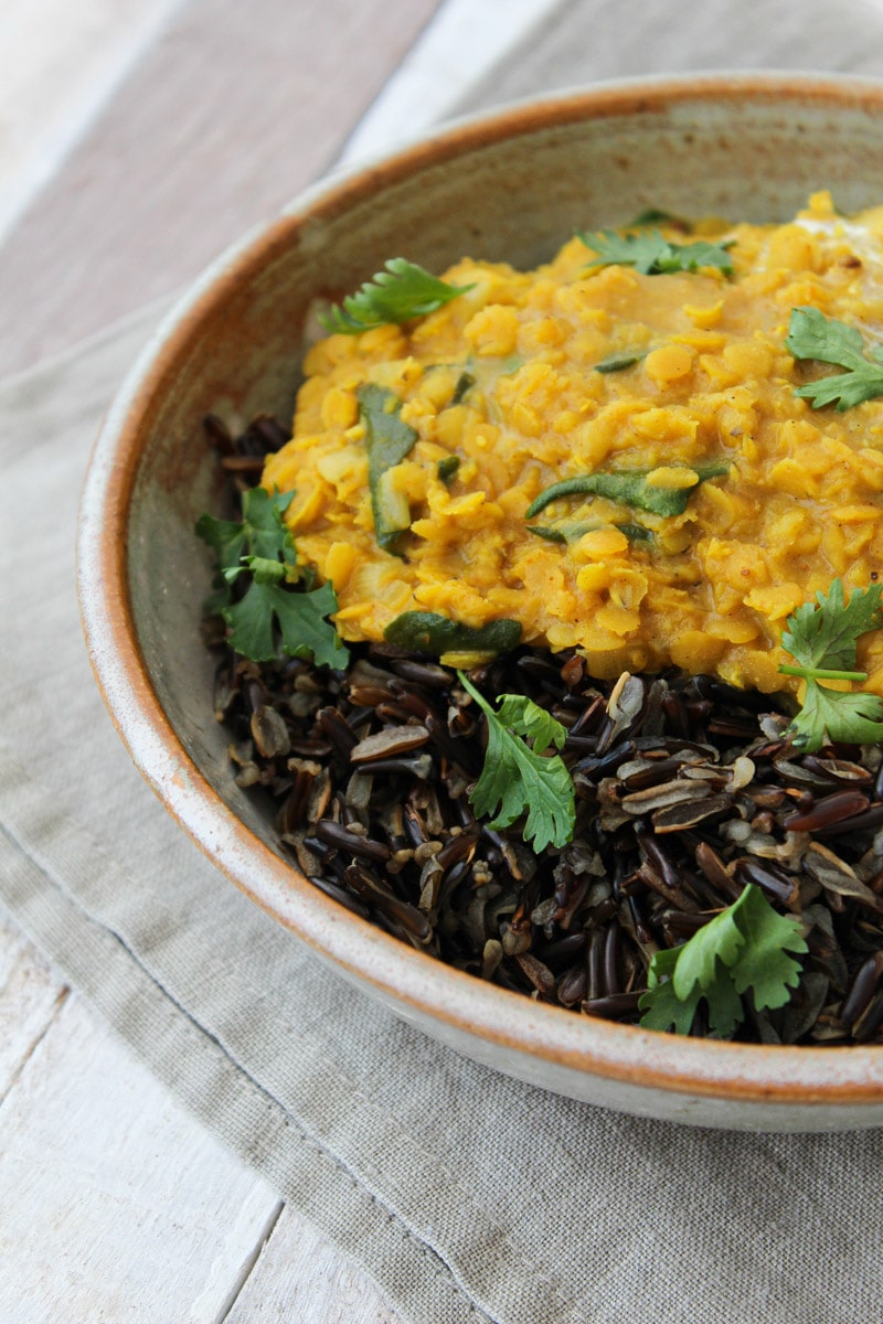 Curry de lentilha rosa e espinafre