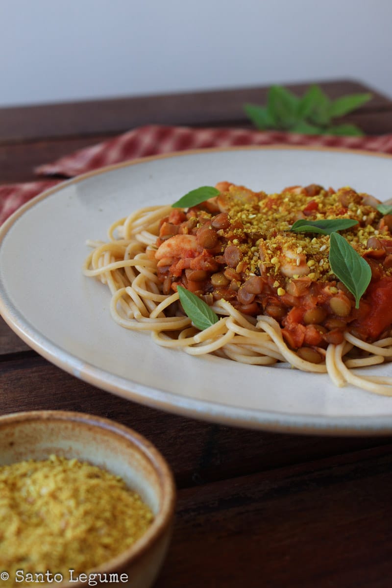 Espaguete com “bolonhesa” de lentilha