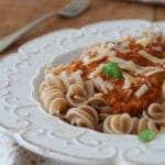 Macarrão com molho de berinjela