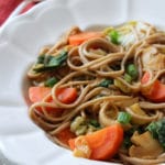 Macarrão soba com legumes