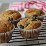Muffin vegano de banana e mirtilo