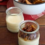 Panna cotta com calda de figo seco