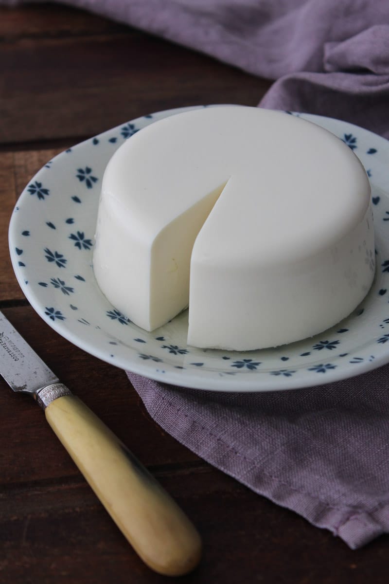 Queijo branco de amêndoas