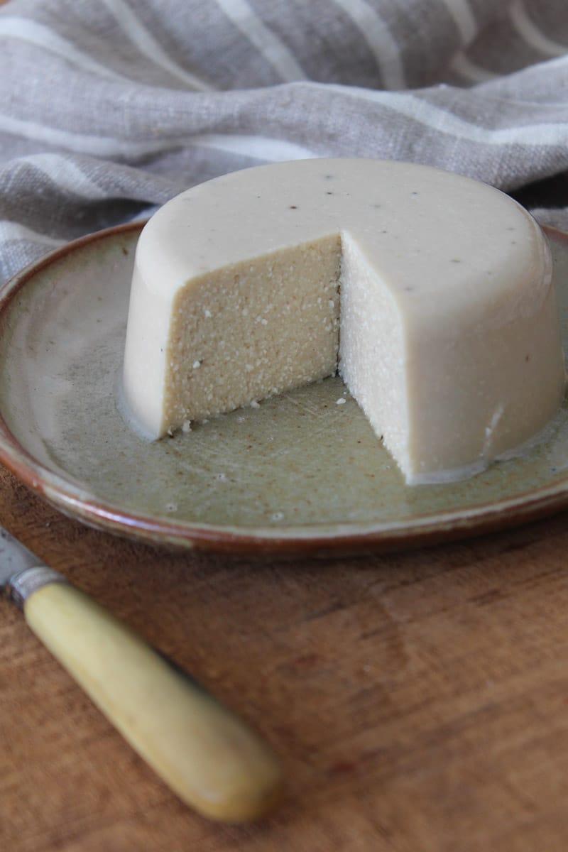 Queijo de amêndoas vegano