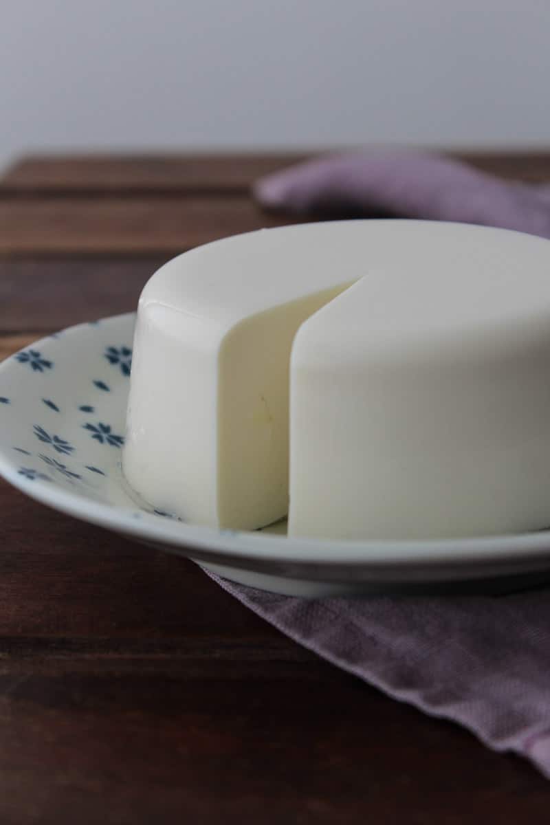 Queijo branco de amêndoas