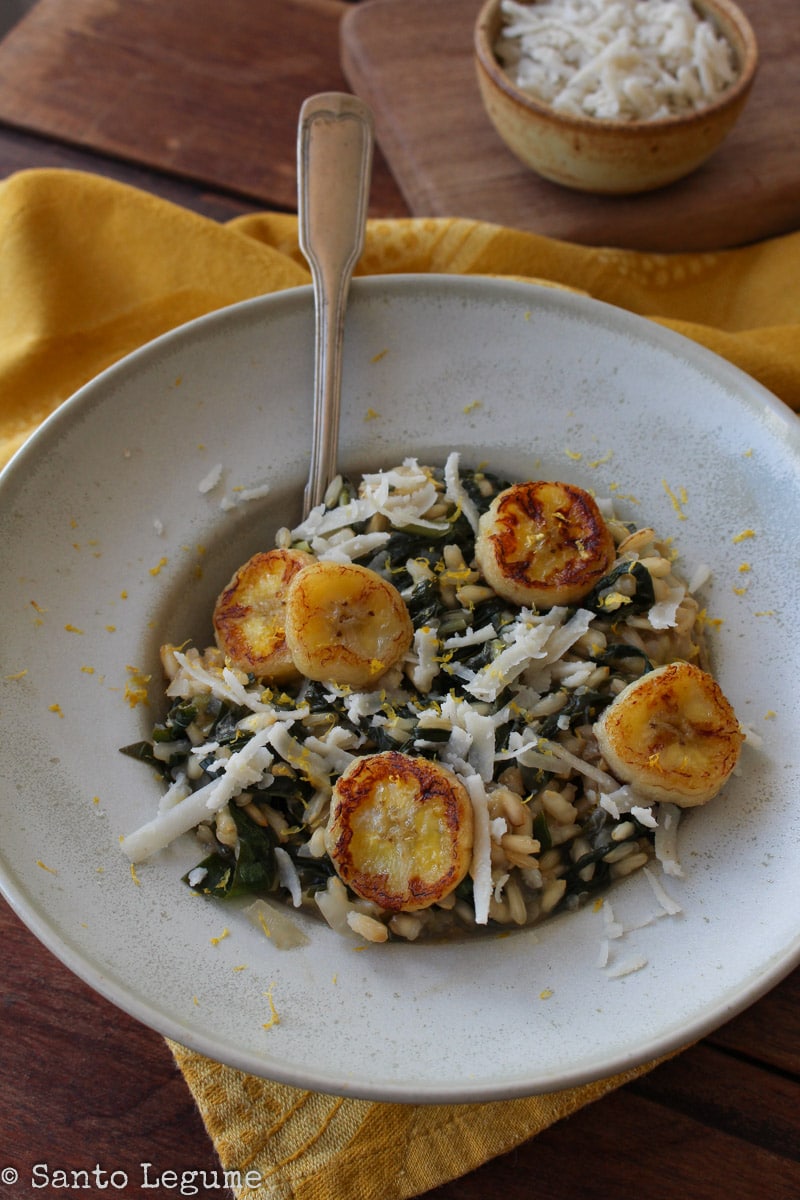 Risoto de taioba com banana da terra
