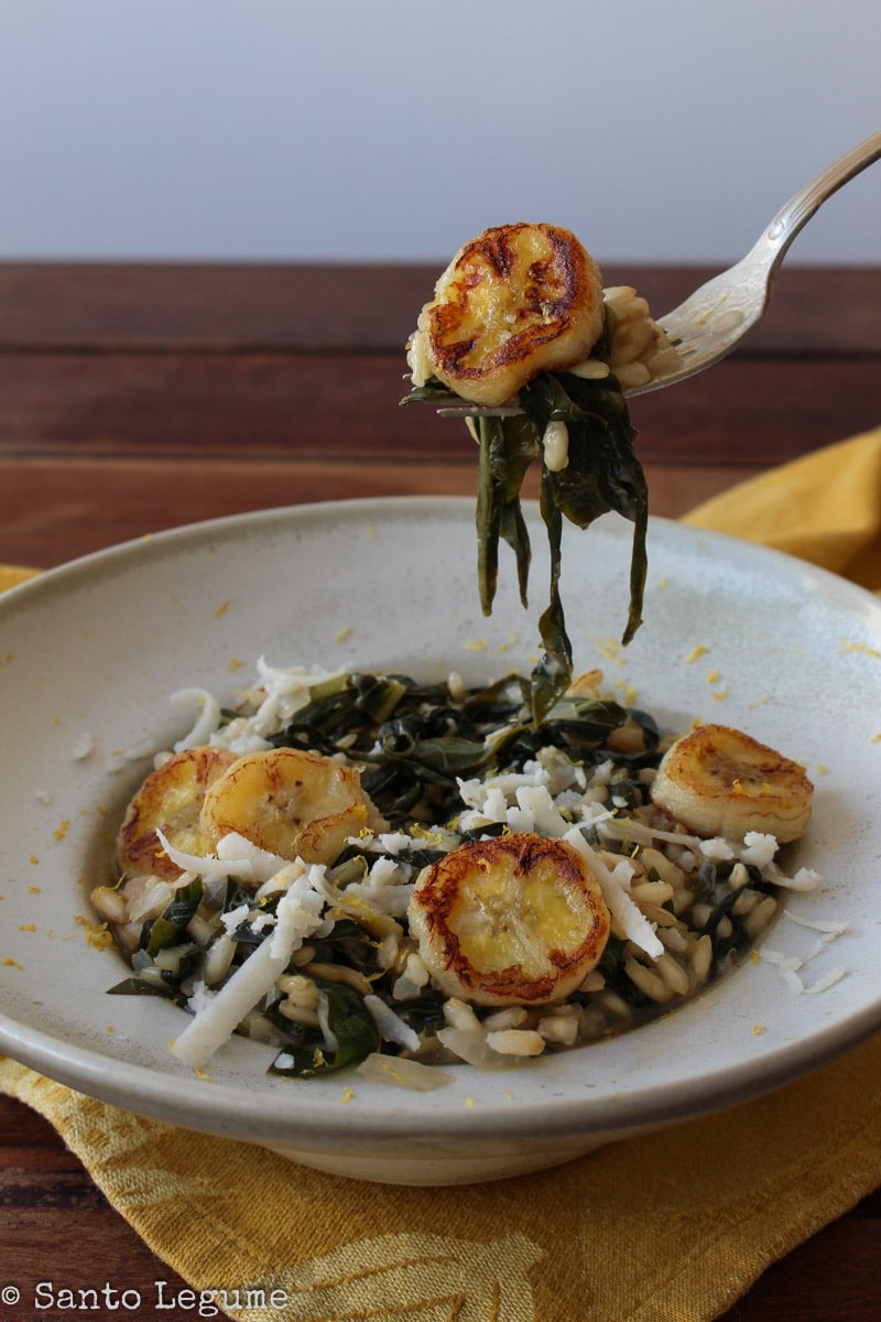 Risoto de taioba com banana da terra