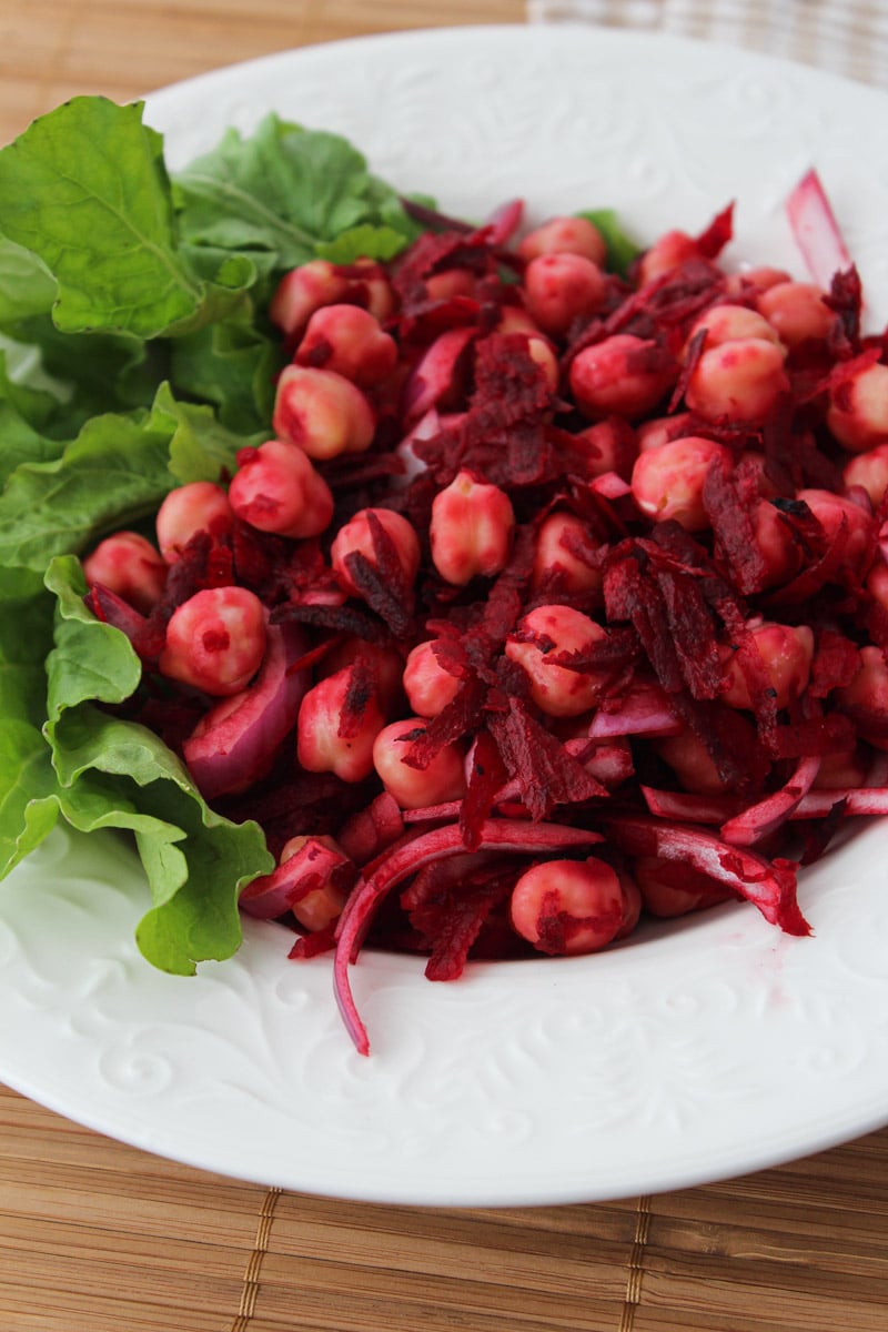 Salada de grão de bico com beterraba