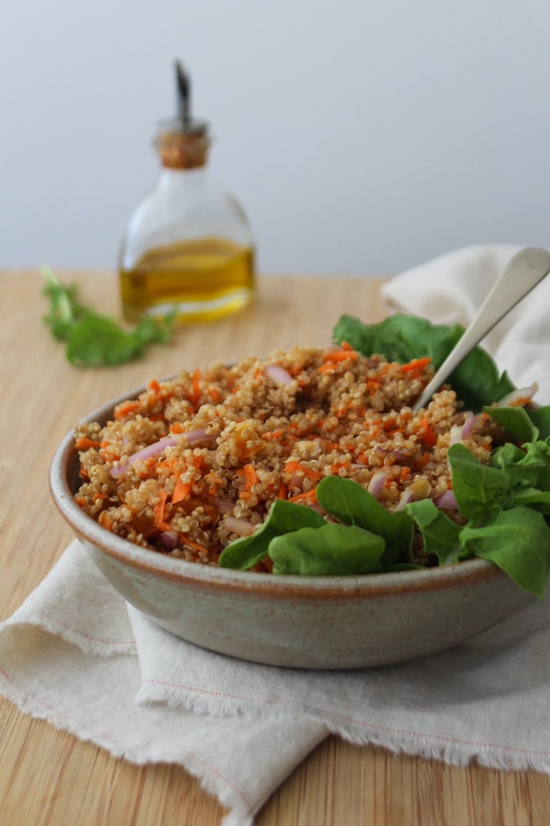 Salada de quinua com cenoura e damasco seco