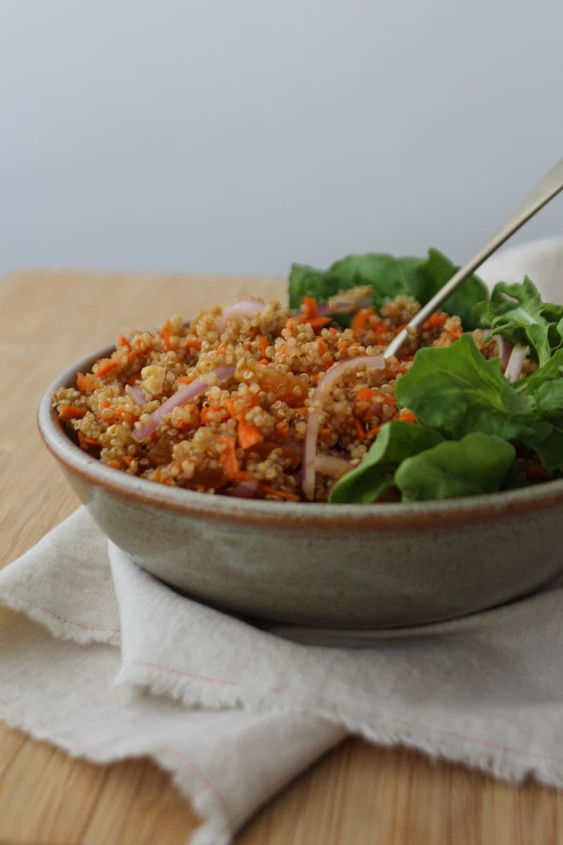 Salada de quinua com cenoura e damasco seco