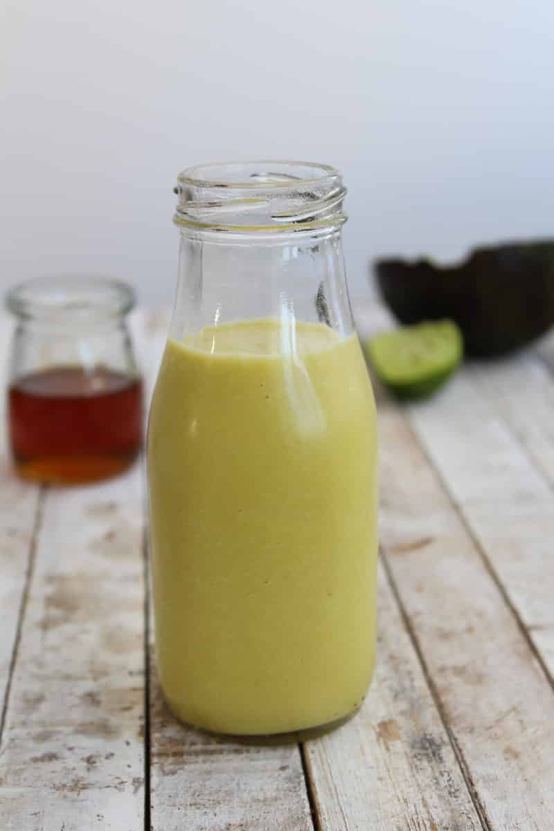 Smoothie de abacate e água de coco - vegano