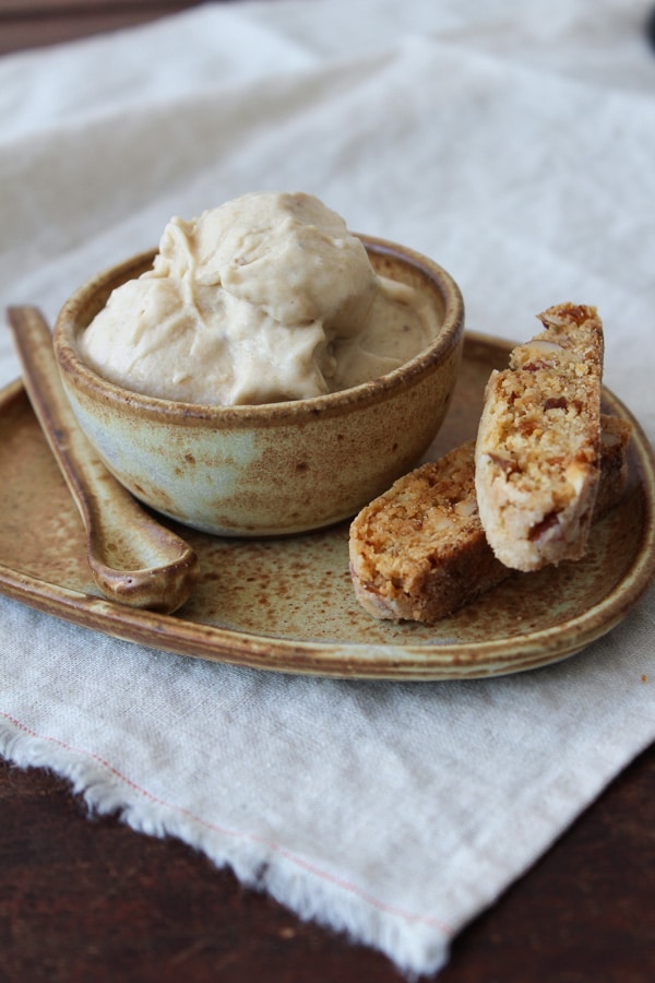 Sorvete de banana com manteiga de amendoim