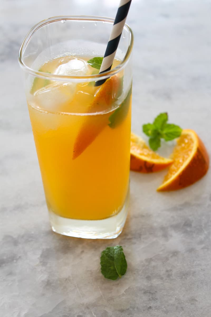 Suco de laranja com água de coco