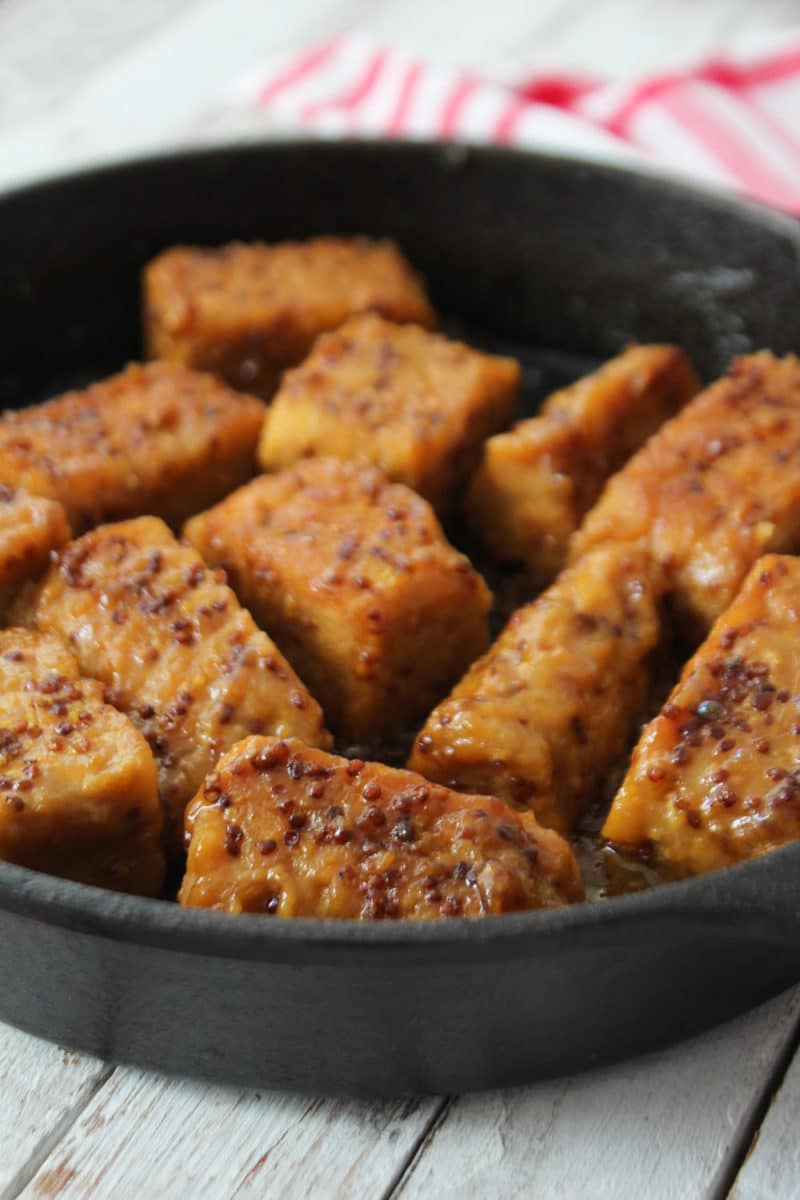 Tempeh marinado com mostarda e shoyu